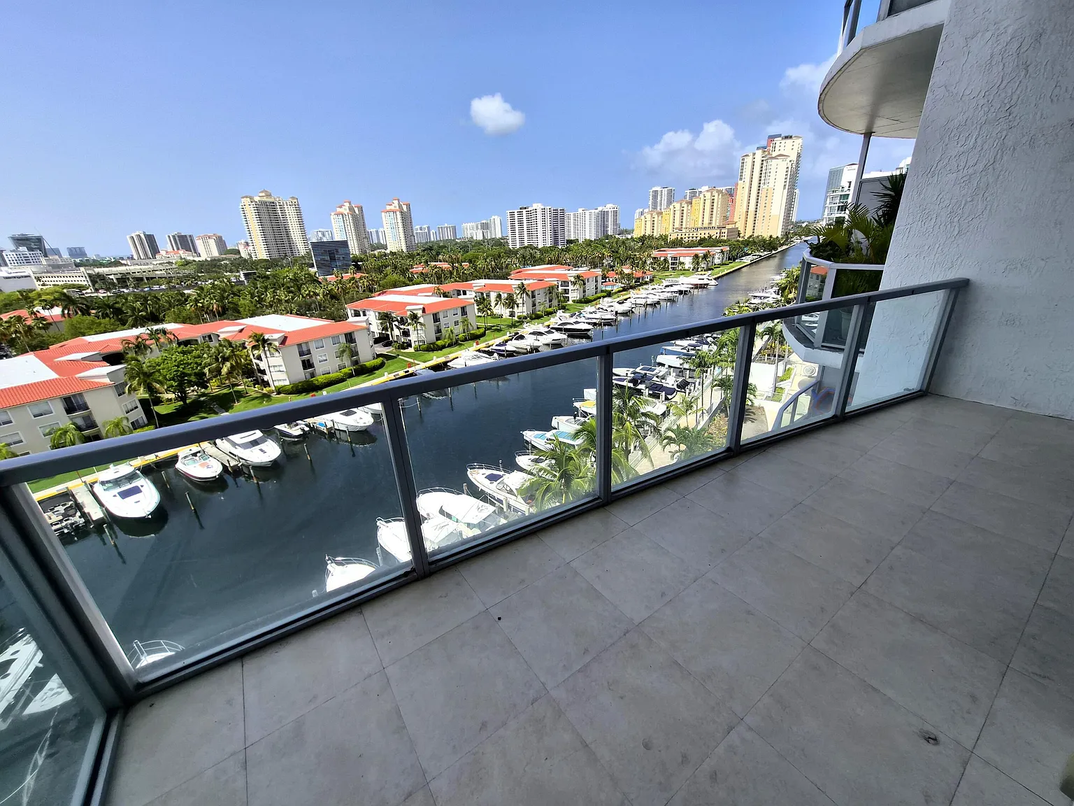 Uptown Marina Lofts Condo — Photo 2