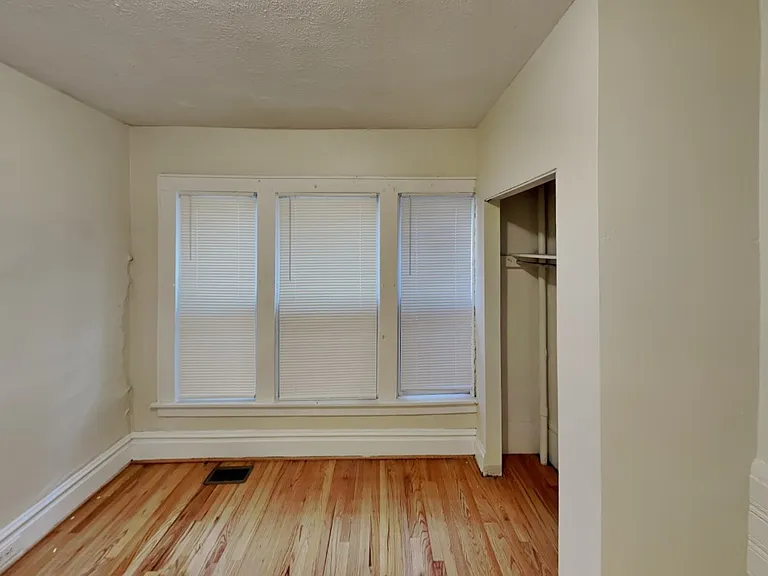 1712 Summit St #D — Photo 11