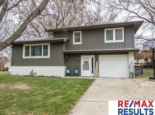 8807 Meadows Pkwy, Omaha, NE 68138
