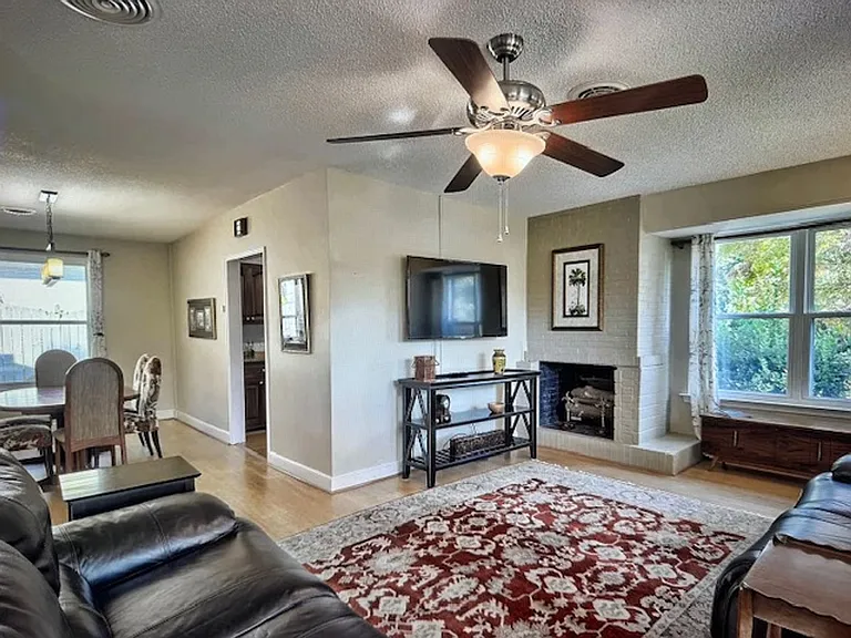 3023 Manchester Rd — Photo 7