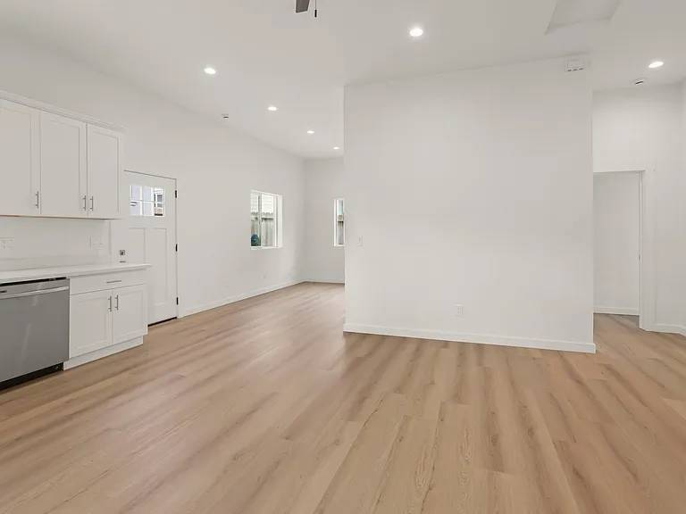 1230A Palm Ave — Photo 8