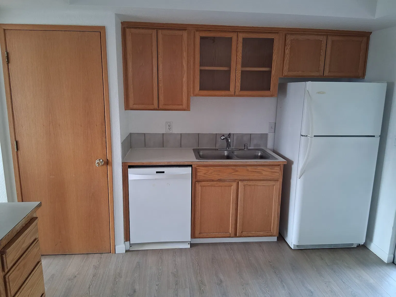 4 bed, 2100 sqft, $3,000 — Photo 3