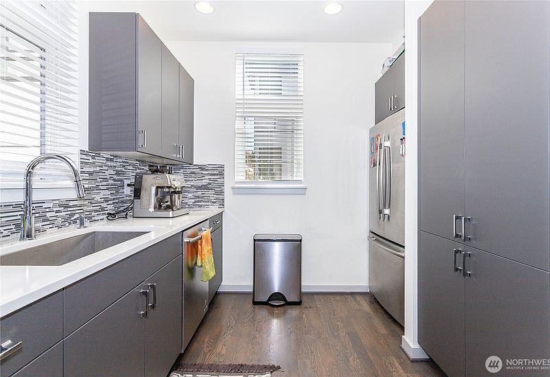 4th image of 2112 3rd Avenue N #C