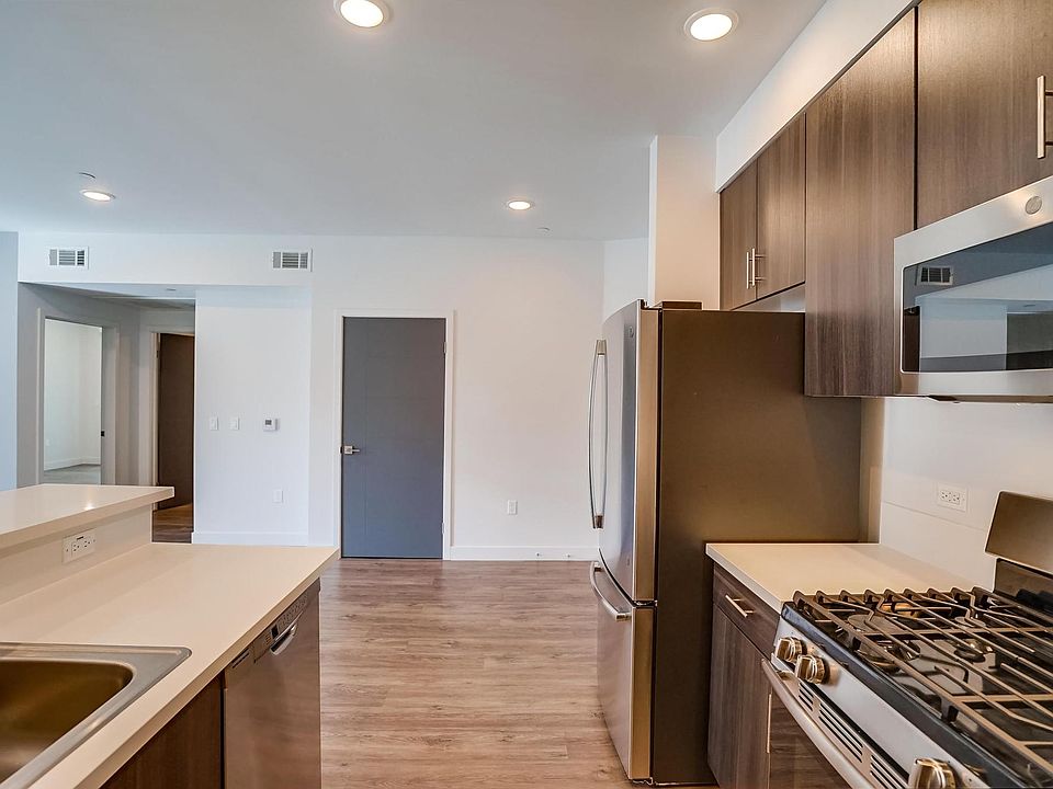 2nd image of 6015 Woodman Ave #205