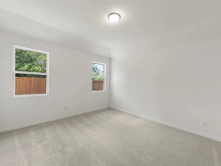 2121 Williams Rd — Photo 10