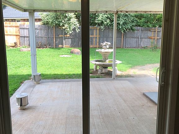 4th image of 601 NW 18th Pl