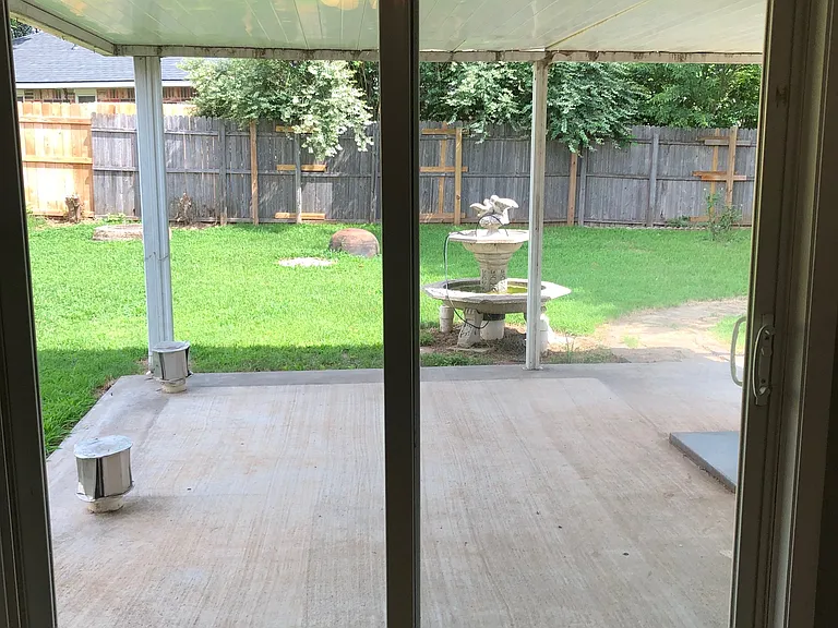 601 NW 18th Pl — Photo 4