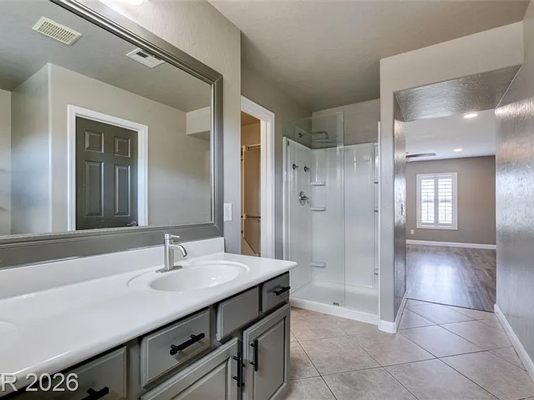1129 Emanuel St — Photo 44