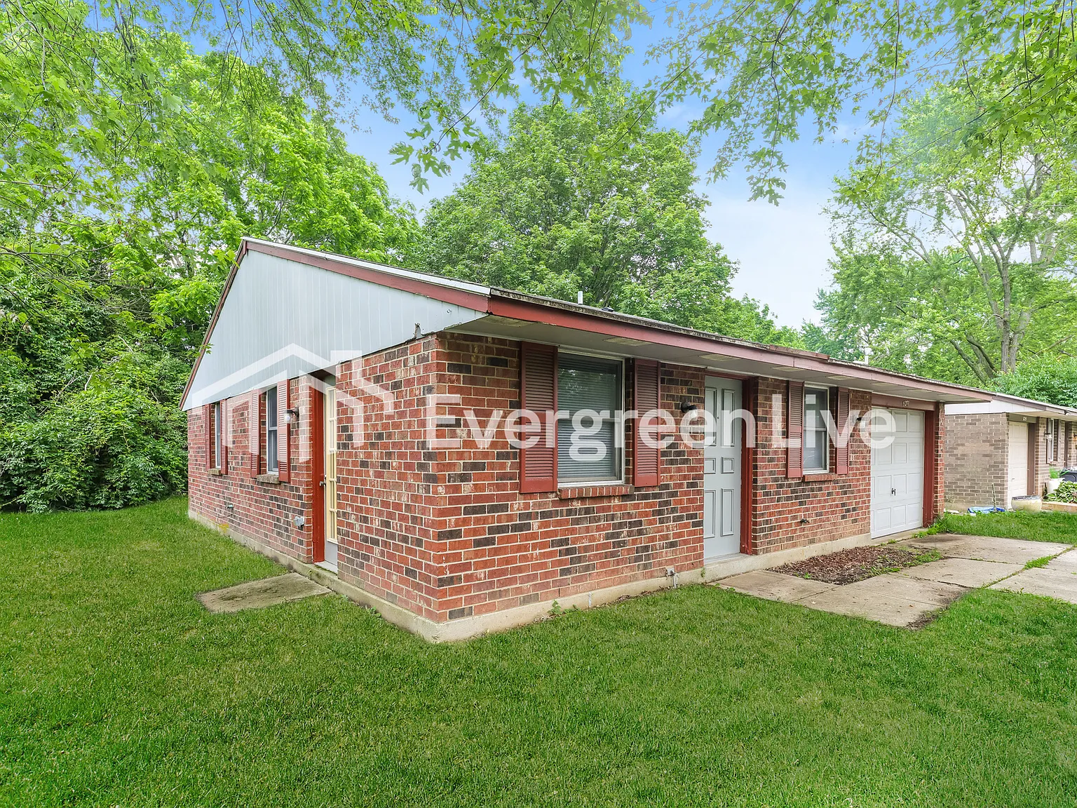 2 bed, 1.0 bath, 933 sqft, $1,045 — Photo 2