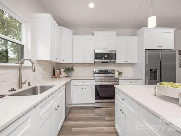 6206 Cambridge Dr, Harrisburg, NC 28075