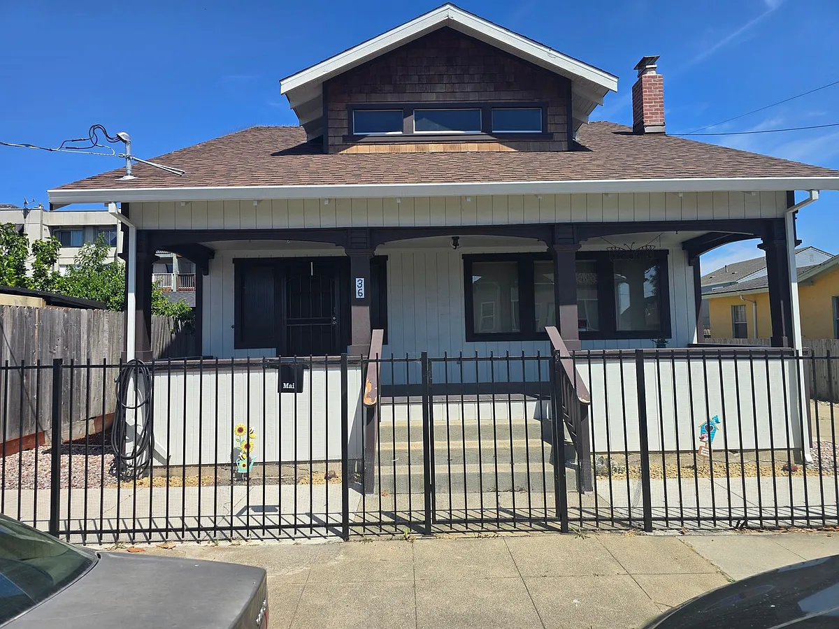 Building Photo - 36 15th St