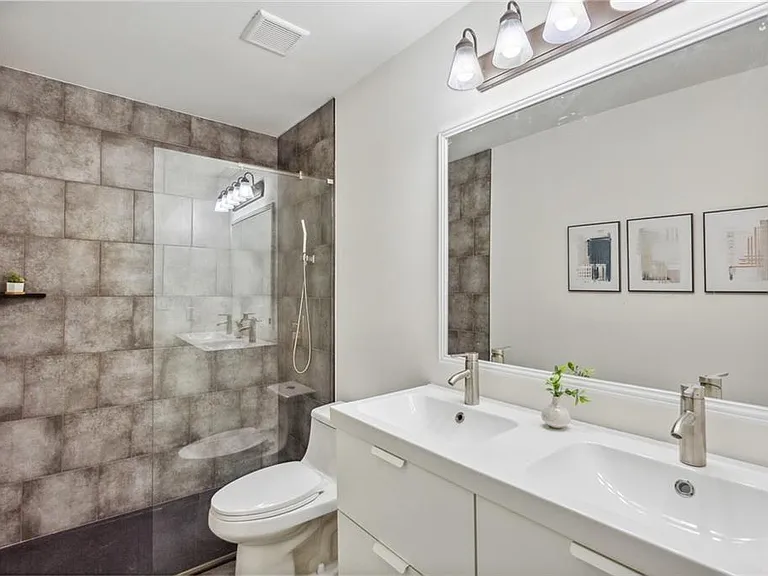 698 Garibaldi St SW — Photo 13