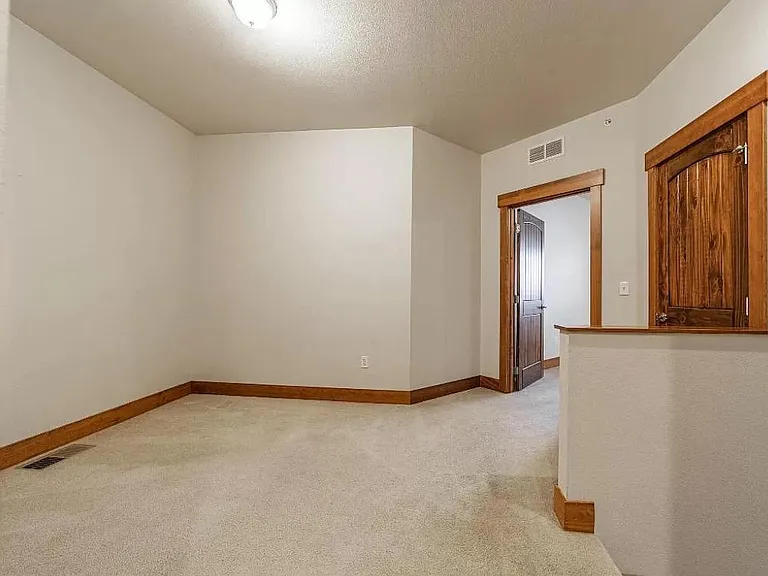Silverleaf Dr — Photo 11