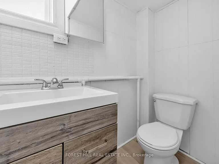 419 Dufferin St — Photo 17