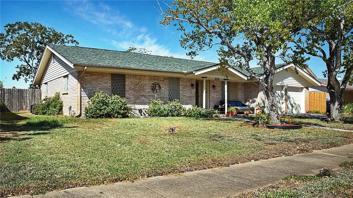 3 bed, 2.0 bath, 1533 sqft, $2,200 — Photo 3
