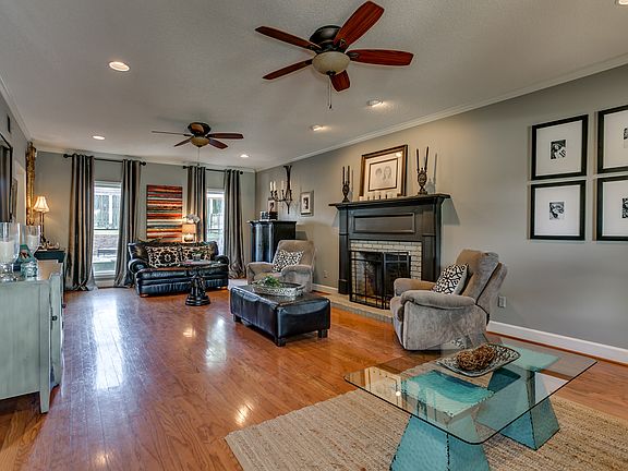 4th image of 2952 N Hampton Dr