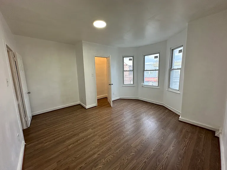 2240 Snyder Ave — Photo 14