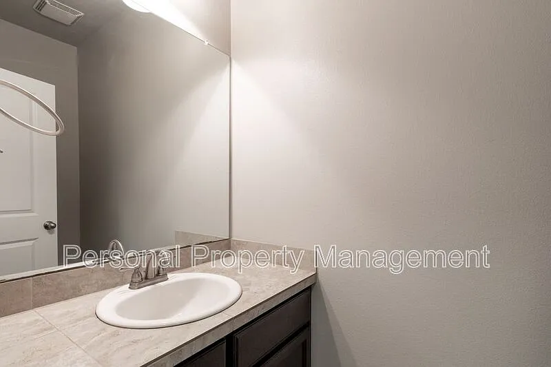 3 bed, 2.5 bath, 2148 sqft, $2,495 — Photo 4