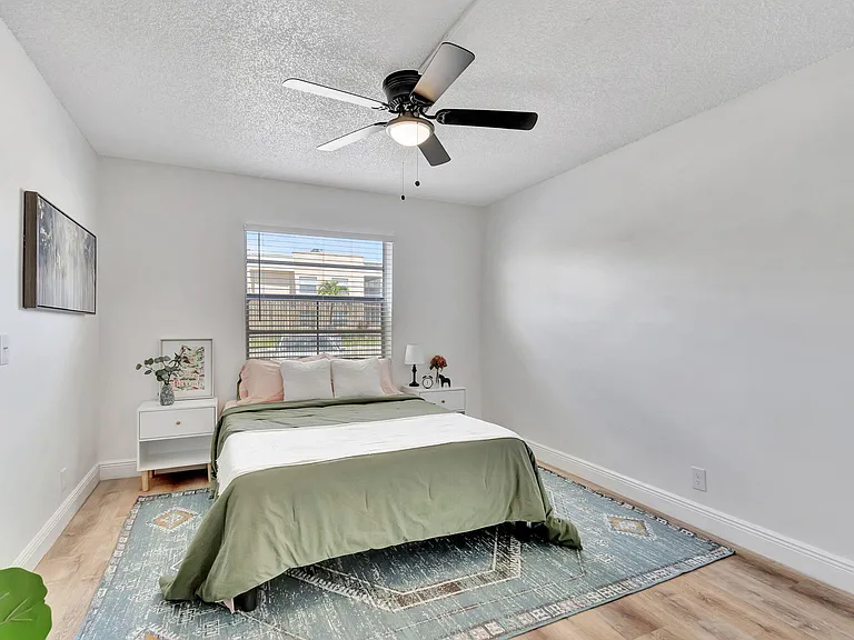 52 Burgundy Dr #B — Photo 33