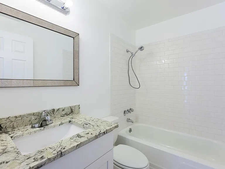 539 NE Ravenna Blvd #1 — Photo 10