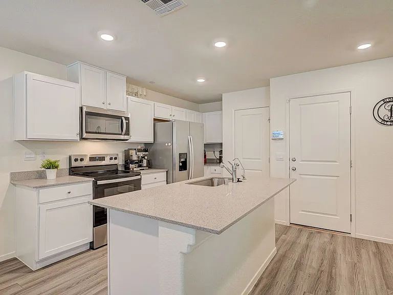 6928 Honor Hill St — Photo 12