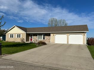 1521 Lessard Ave, Grafton, ND 58237