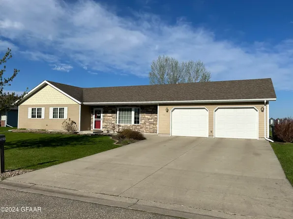 1521 Lessard Ave, Grafton, ND 58237