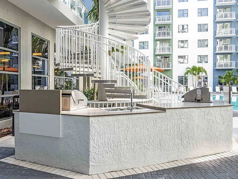 Lazul North Miami Beach Apartments — Photo 3