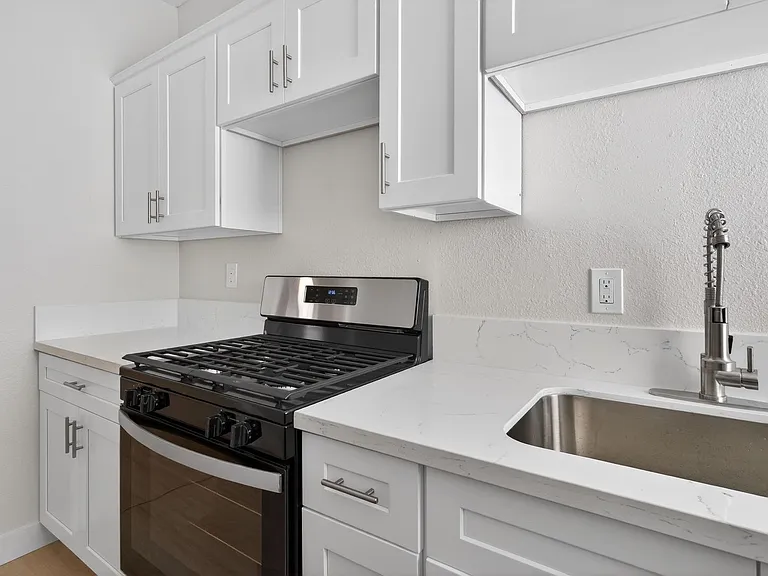 915 Cherry Ave — Photo 28