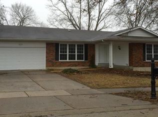 3976 Argonne Forest Dr, Florissant, MO 63034