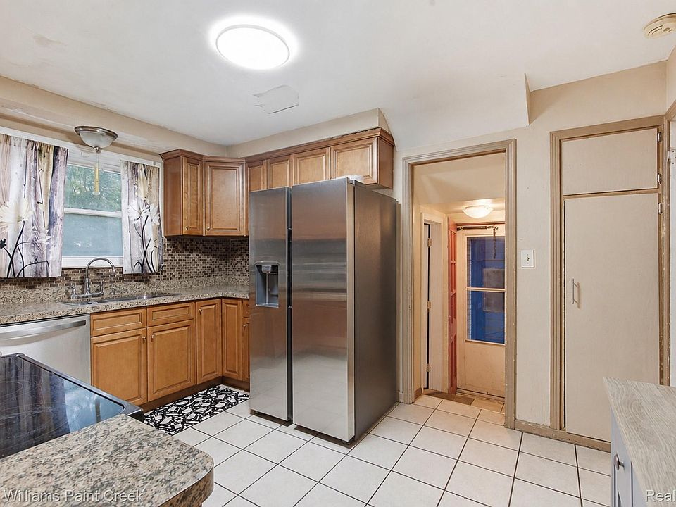 17584 Roxbury Ave, photo 9