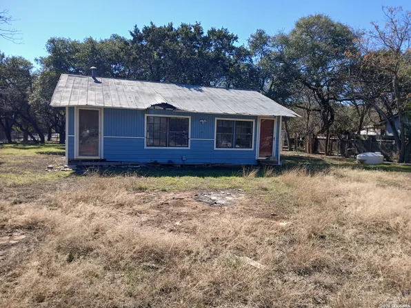 282 Elmhurst, Lakehills, TX 78063