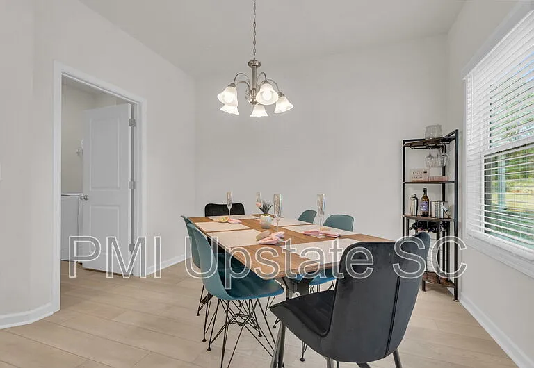 1110 Silverbend Trl — Photo 12