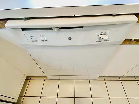 5th image of 235 E 46th St APT 6K
