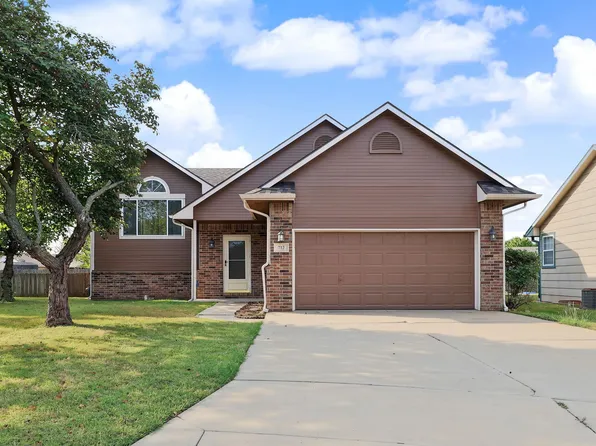 712 E Lakewood Ct, Augusta, KS 67010