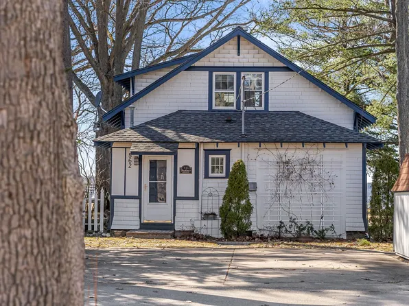 562 Cherry Grove Dr, Cadillac, MI 49601