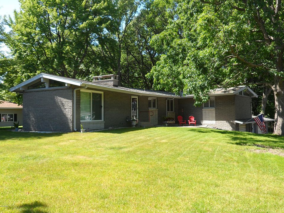 1st image of 921 Woodlawn Ave