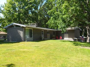 921 Woodlawn Ave, Ludington, MI 49431