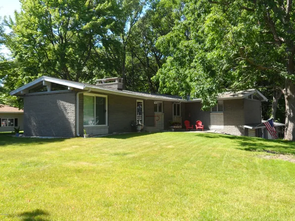 921 Woodlawn Ave, Ludington, MI 49431