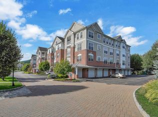 124 Regency Dr, Fishkill, NY 12524