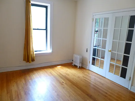 Rented by Siderow Residential Group | media 1