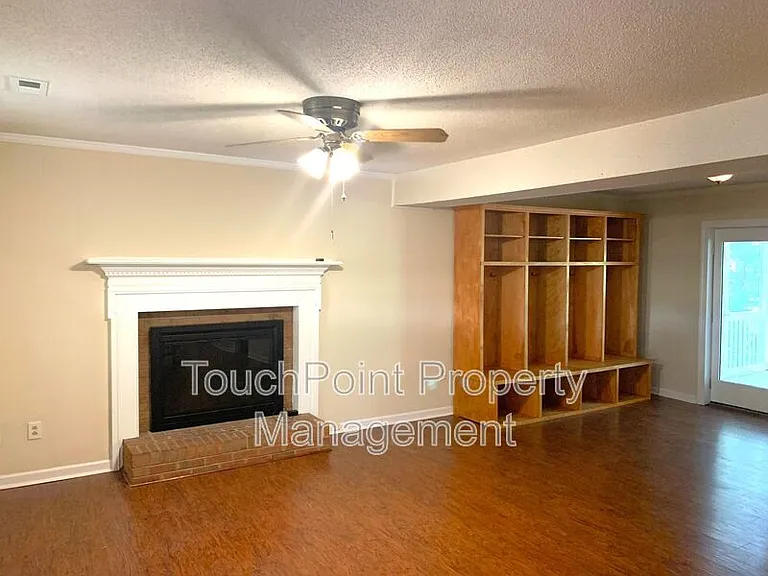 1114 Glenshannon Rd — Photo 6