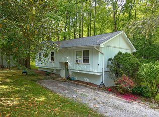 659 Salisbury Rd, Hendersonville, NC 28792