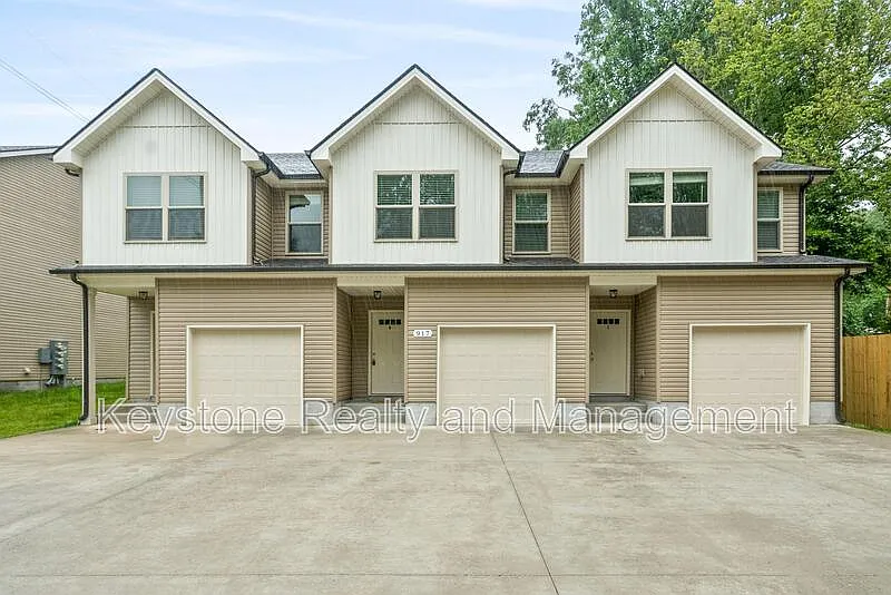 933 Center Rd #B