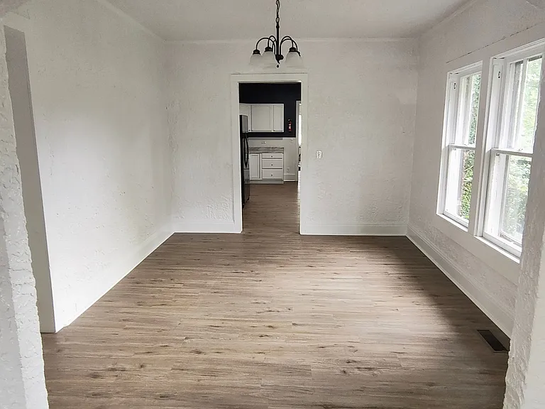 352 Main St — Photo 8