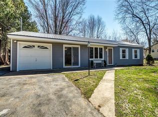 8810 Gaskin Rd, Clay, NY 13041