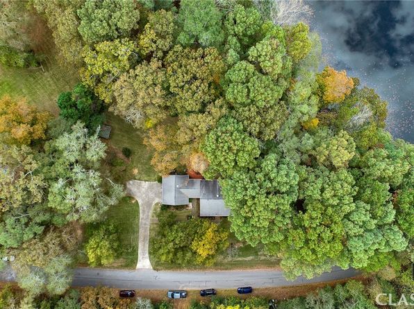 100 Hanover Dr, Bogart, GA 30622