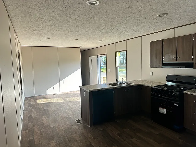 3 bed, 2.0 bath, $945 — Photo 3