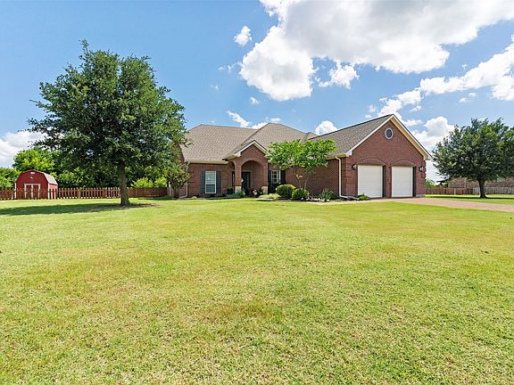 2nd image of 2305 Silver Maple Dr