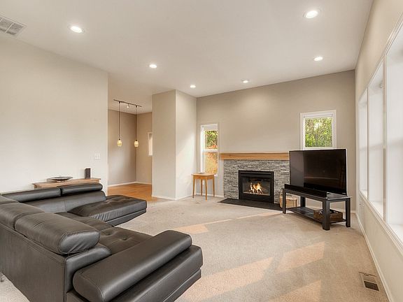 5th image of 703 Vine Ct